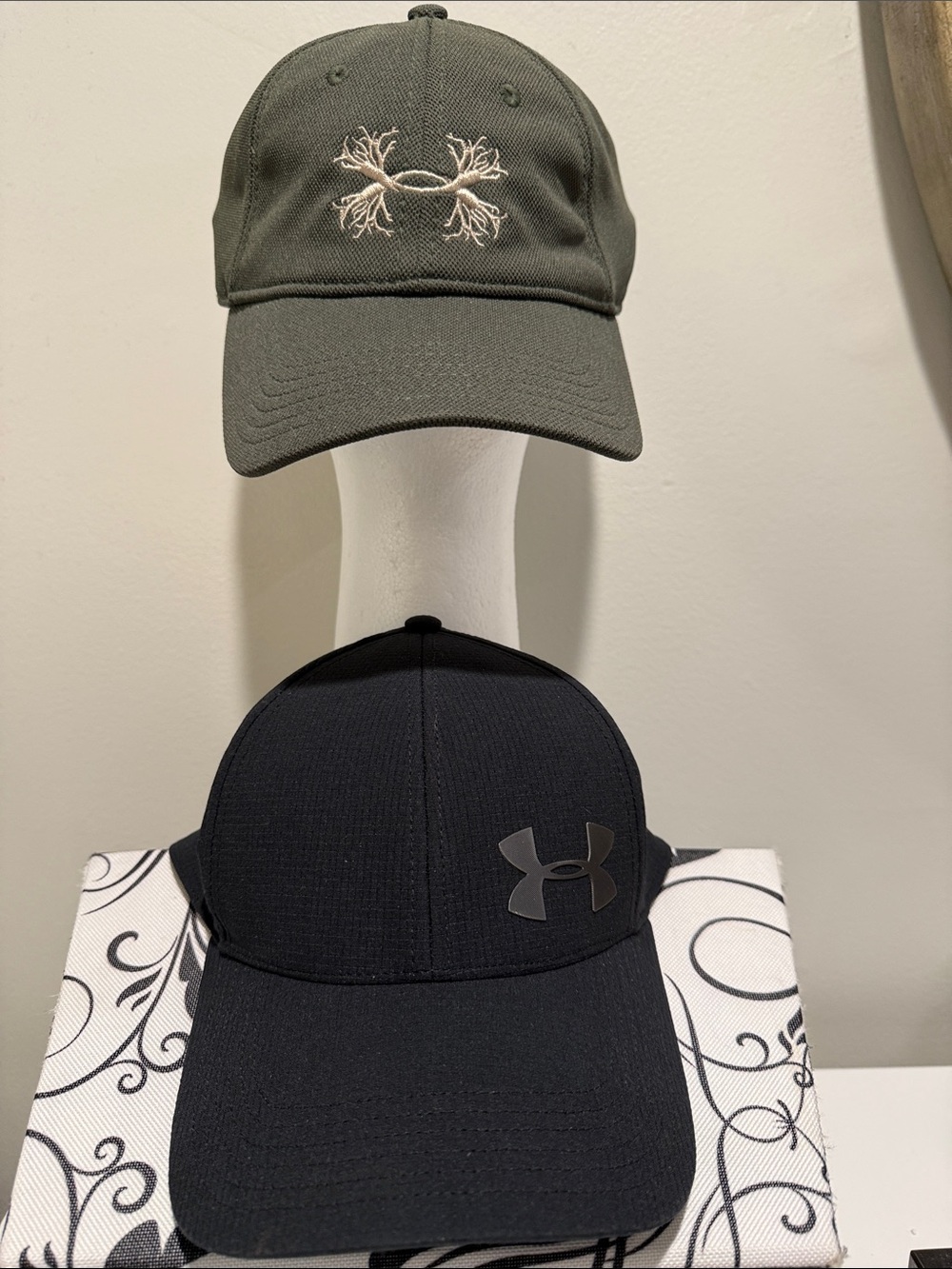 2 Under Armour Men's Baseball Caps - Logo 1 ball and 1 olive green NWOT